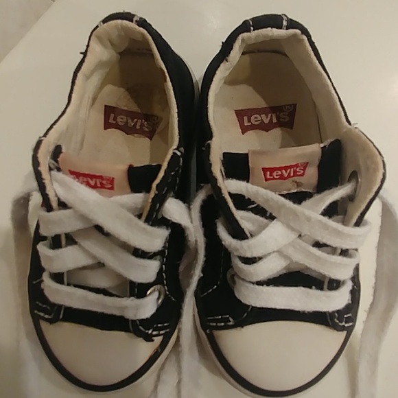 Levi's Other - Levi's toddler sneakers, black fabric upper